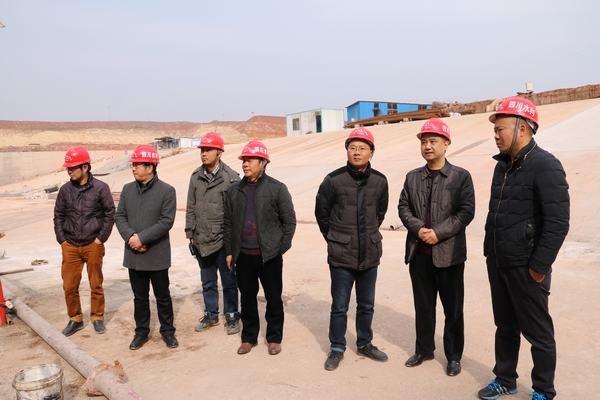 鄔清富視察龍頭山水電站樞紐工程并看望慰問七處和項(xiàng)目部干部職工