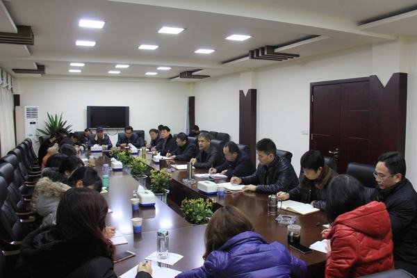 工程局機(jī)關(guān)召開中層以上干部會議 